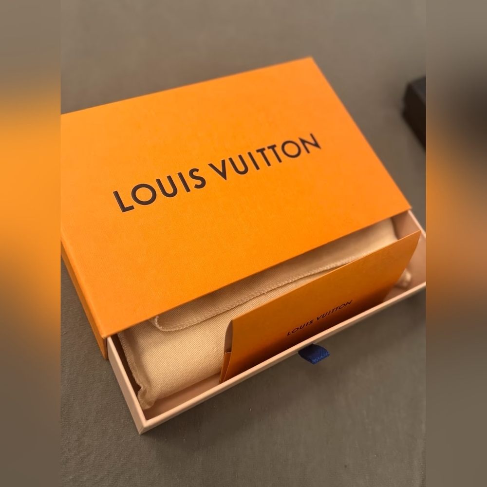 Louis Vuitton Capucines Wallet - Picture 8 of 8